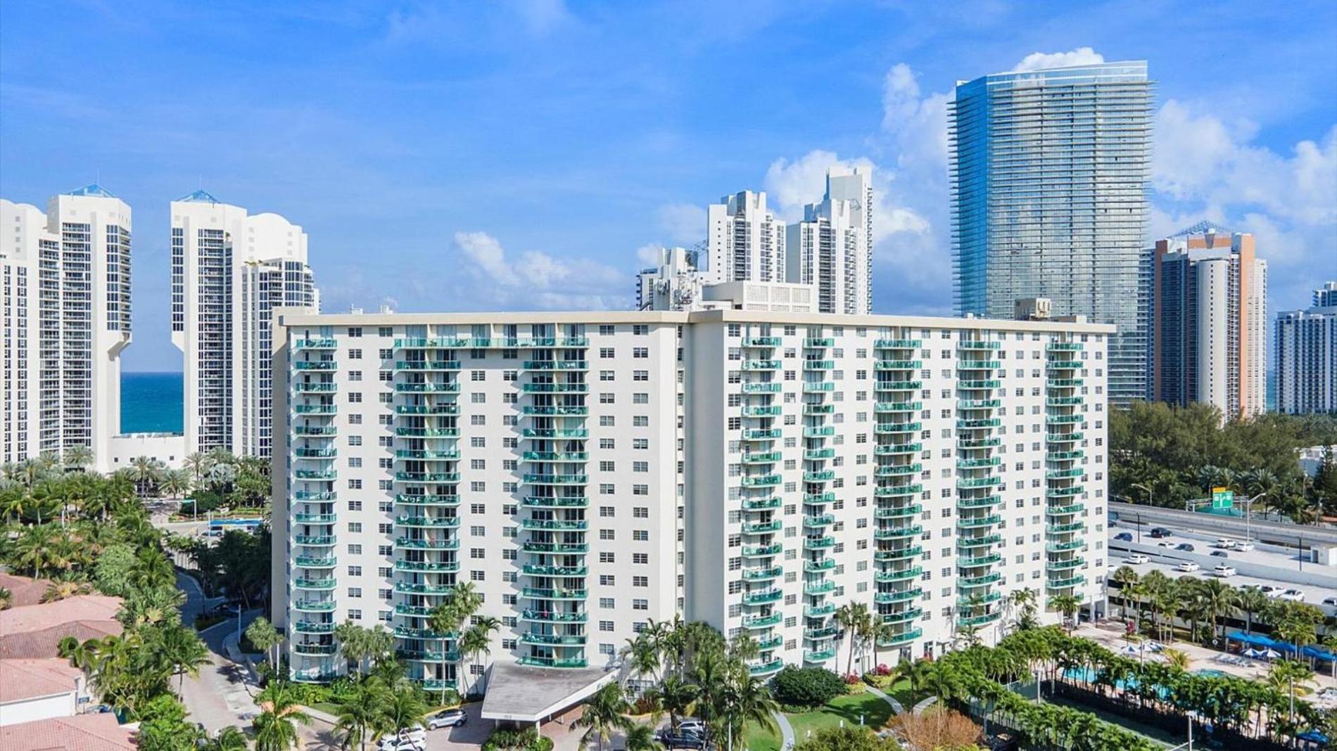 Ocean Reserve Luxury Condos Across From Sunny Isles Beach Miami Beach Zewnętrze zdjęcie