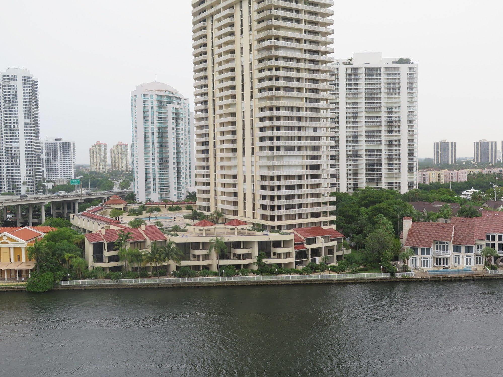 Ocean Reserve Luxury Condos Across From Sunny Isles Beach Miami Beach Zewnętrze zdjęcie